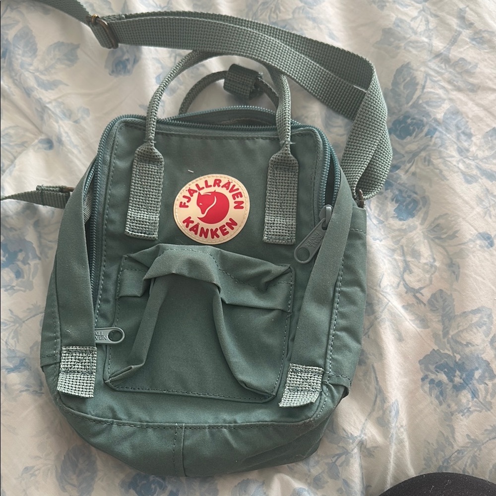 Fjällräven Kånken sling in Green